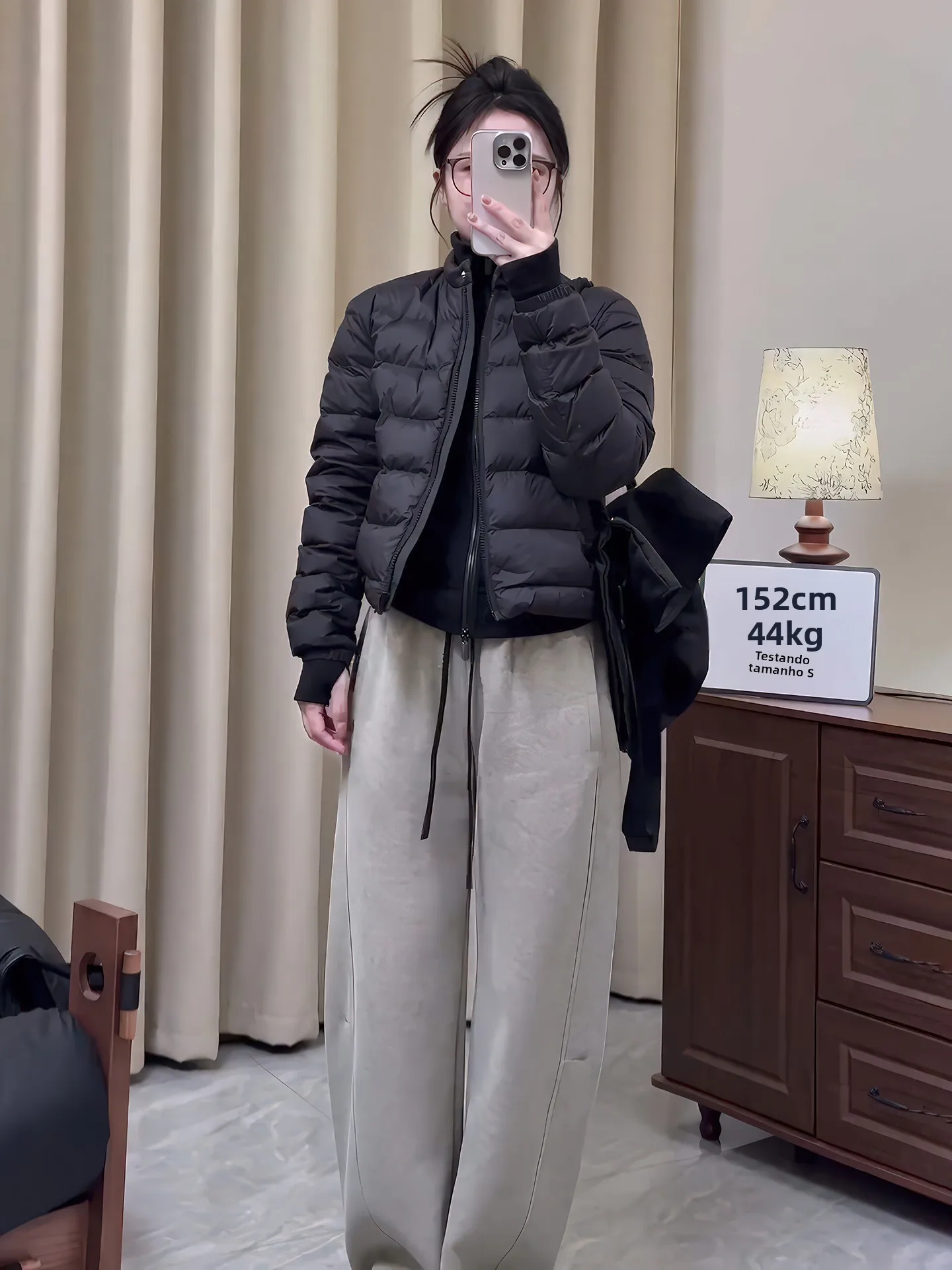 

Korean Minimalist Style Short Lightweight Black down Jacket Women's Winter Warm Outerwear Compact Size Zipper Closure Coat