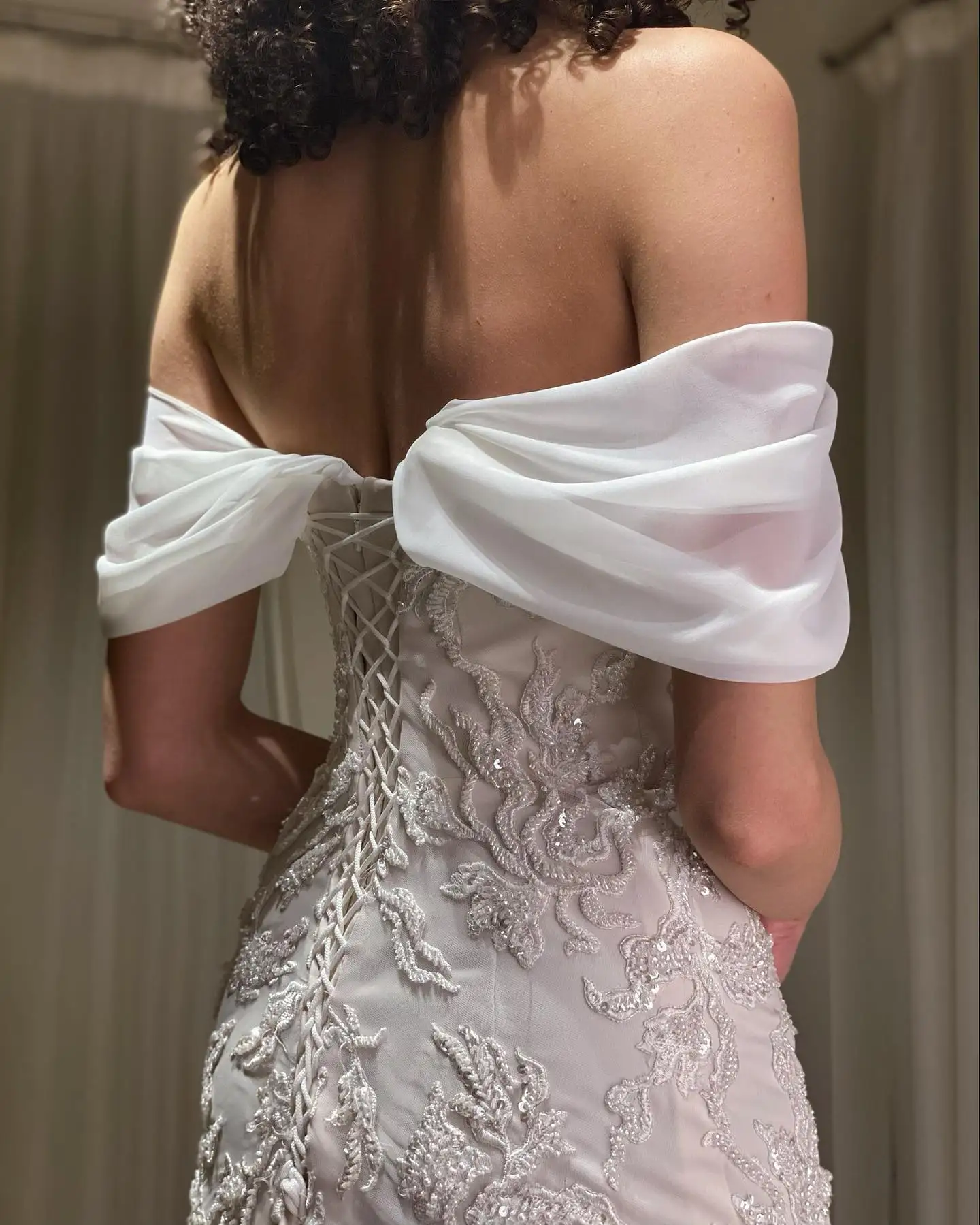 Sharon Said Elegantes Schulterfreies Abendkleid Meerjungfrau Perlenbesetztes Rückenfreies Ballkleid für Hochzeitsfeier SS622 Maßanfertigung – Detail 6