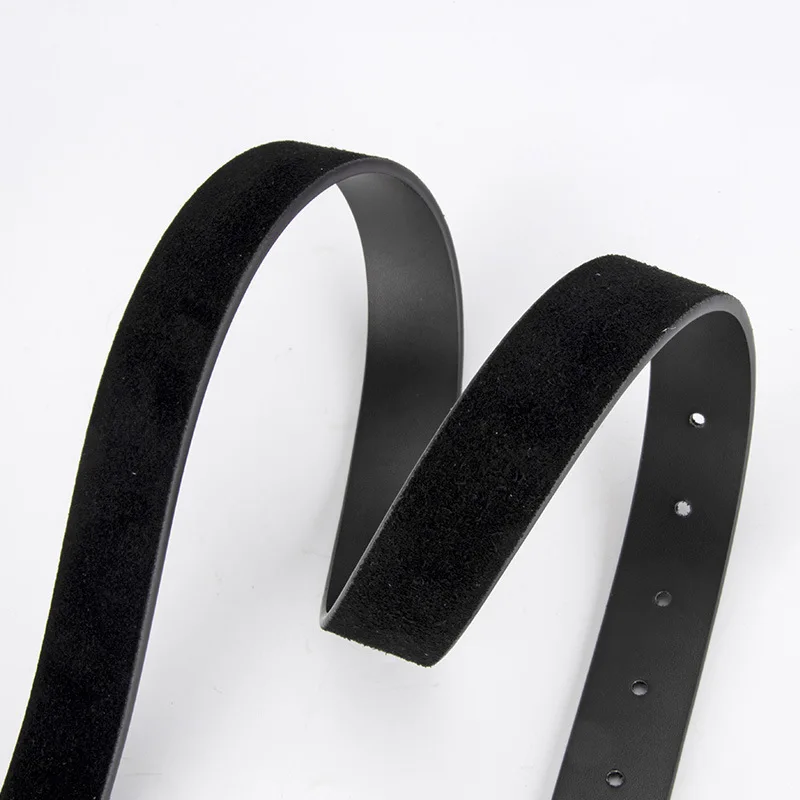 女性のゴールドスクエアバックルファッションレトロ本革ベルトつや消しシンプルな多用途装飾ジーンズベルト