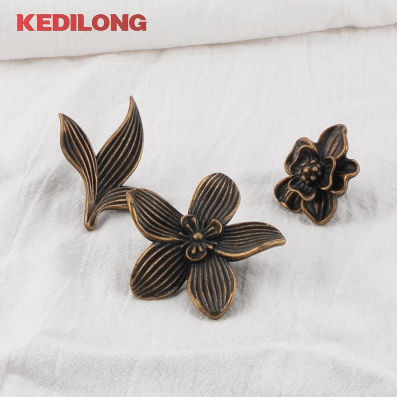 KEDLO moderner minimalistischer blumenförmiger Zinklegierungsgriff für Küchenschränke, goldener Knopf, Schubladengriff in antikem Messing. – Detail 11