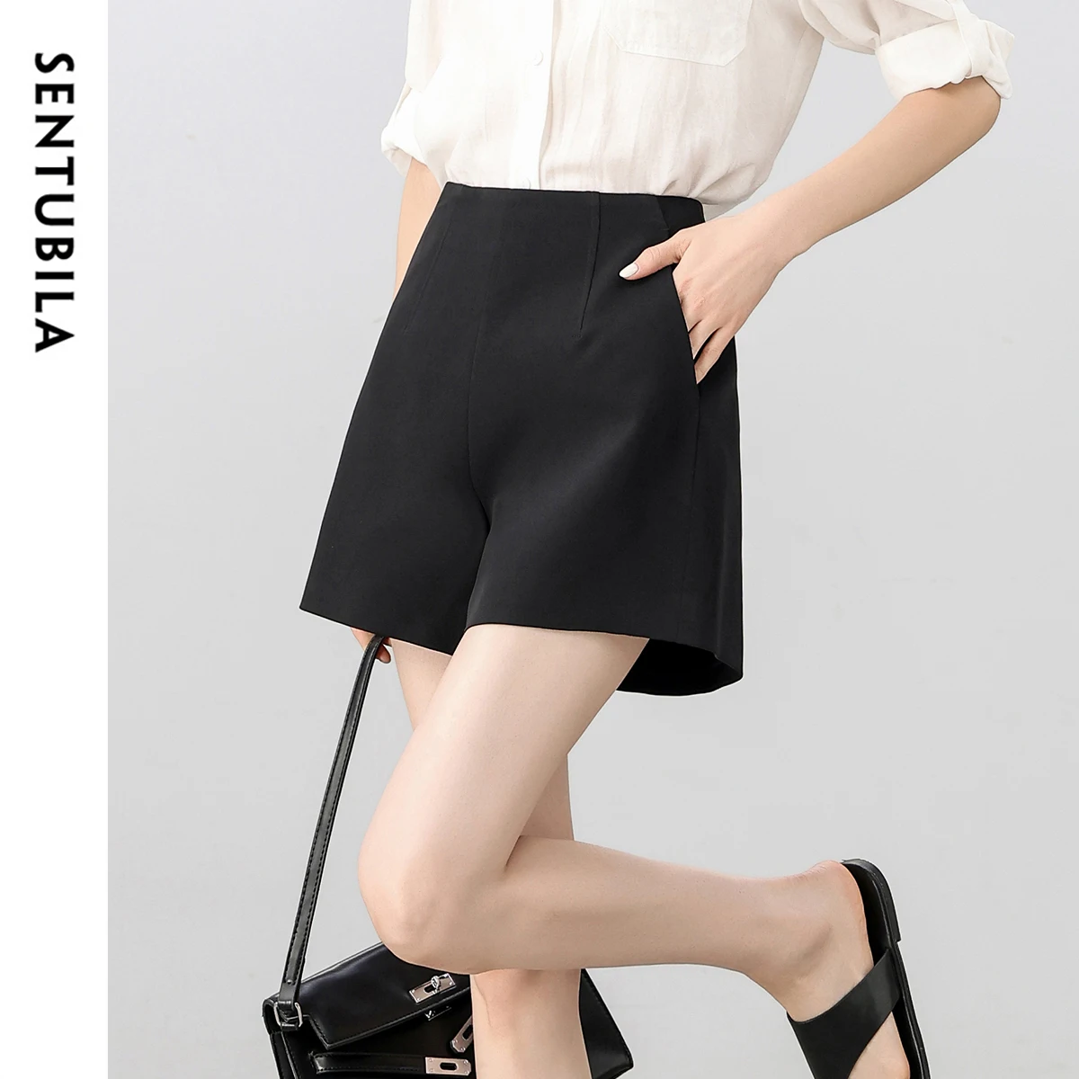 SENTUBILA A-line Classic Black Shorts 2025 Spring Summer Fashiom High-waist Pockets Commuting Simple Female Shorts 152K87936