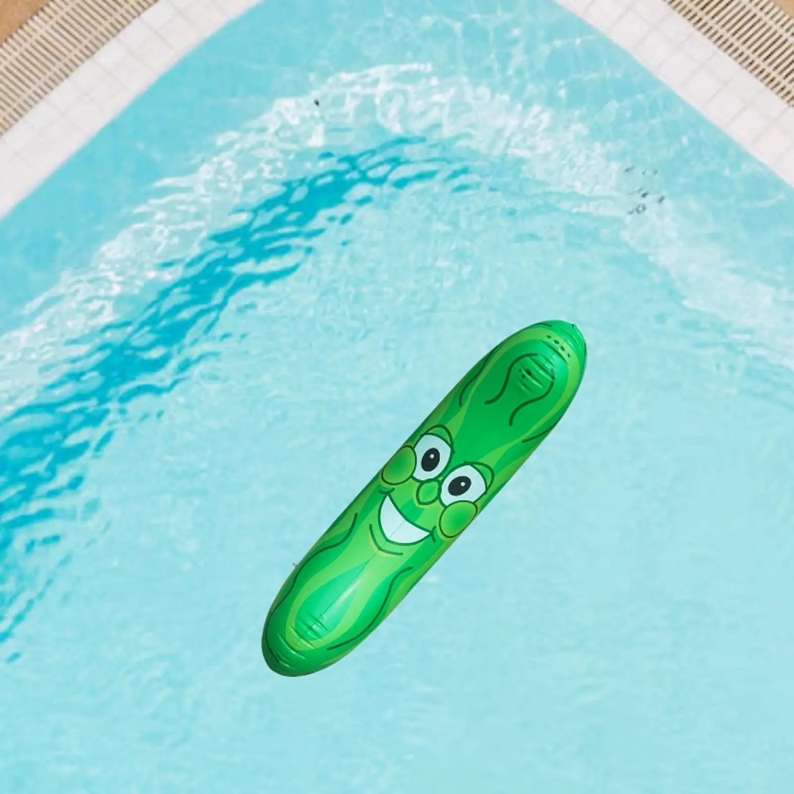 Pepino inflable gigante portátil para fiesta temática de natación en el patio trasero en la piscina