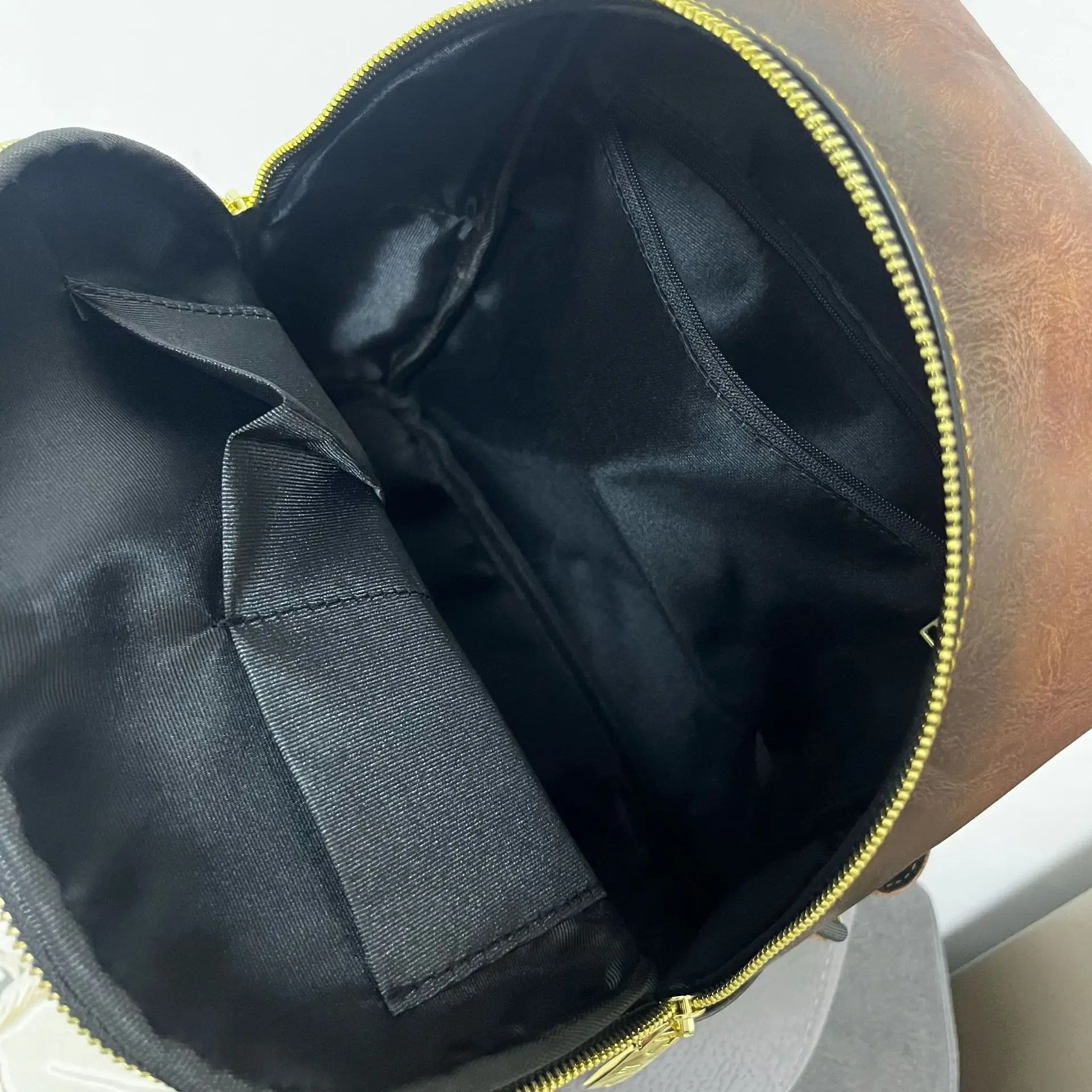 Large Capacity Embossed Backpack - Vintage Casual Daypack for Women， Outdoor Travel Commute