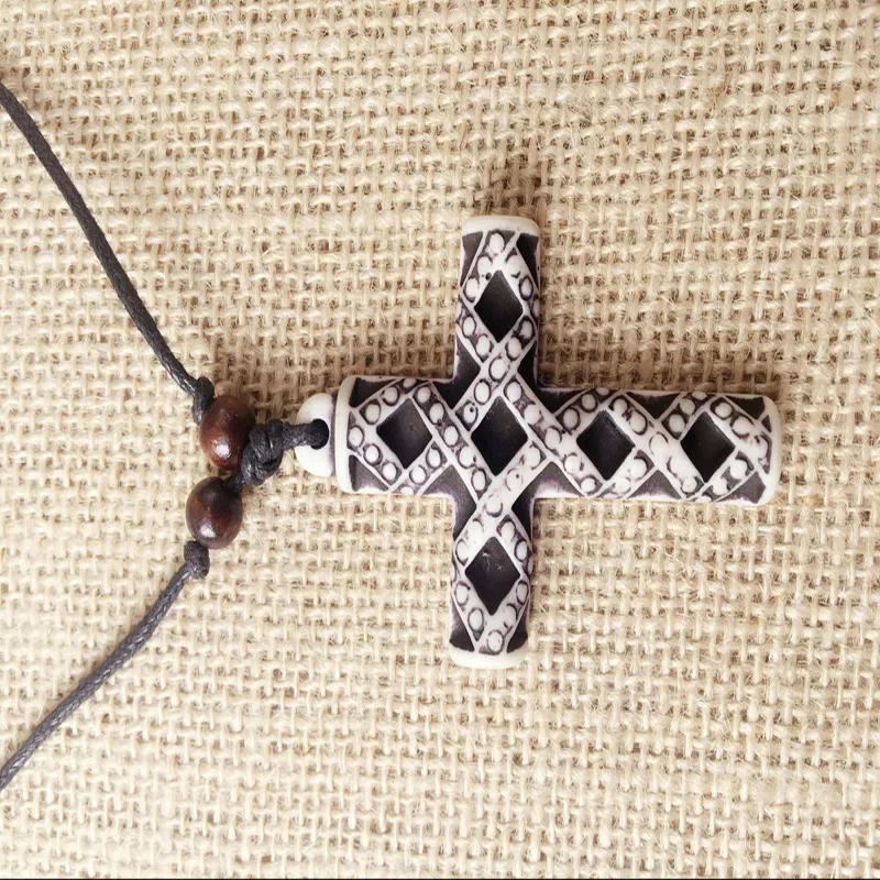 2019Factory Direct Sales Resin Jewelry Antique Cross Pendant Wholesale Ox Bone Necklace Tourist Area Souvenir