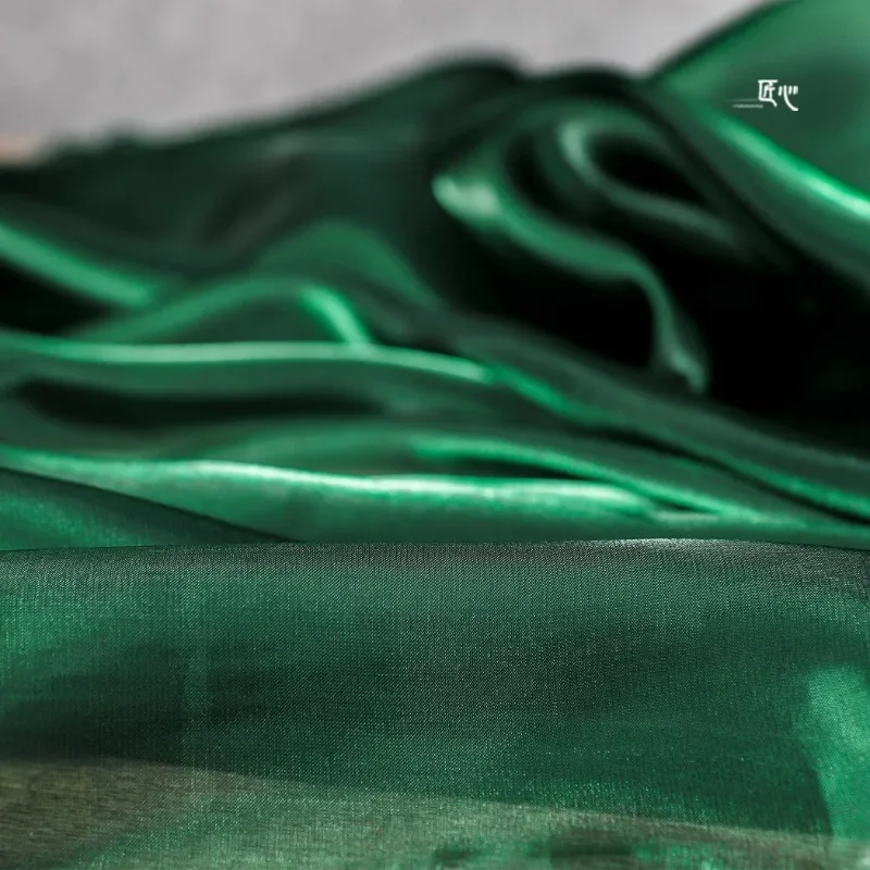 Tessuto di raso verde scuro morbido sfondo lucido decorazione della tavola abbigliamento Designer abbigliamento di stoffa cucito per metri materiale