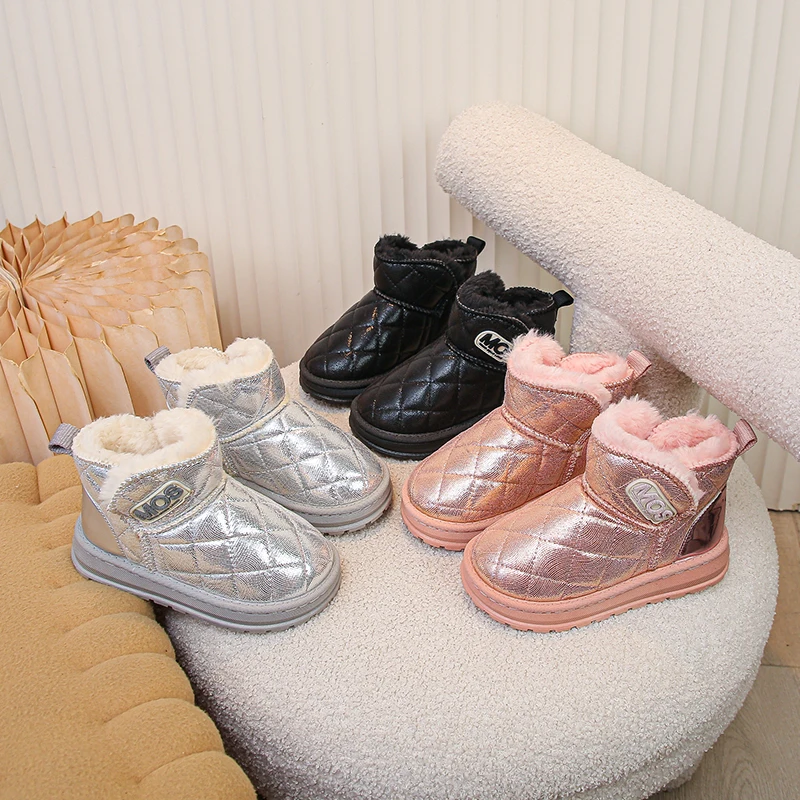 

Girls Warm Boots Glossy Glitter Kids Snow Boots with Thick Fur Fashion Winter 2025 Brand New Children Short Boots Fashion Soft