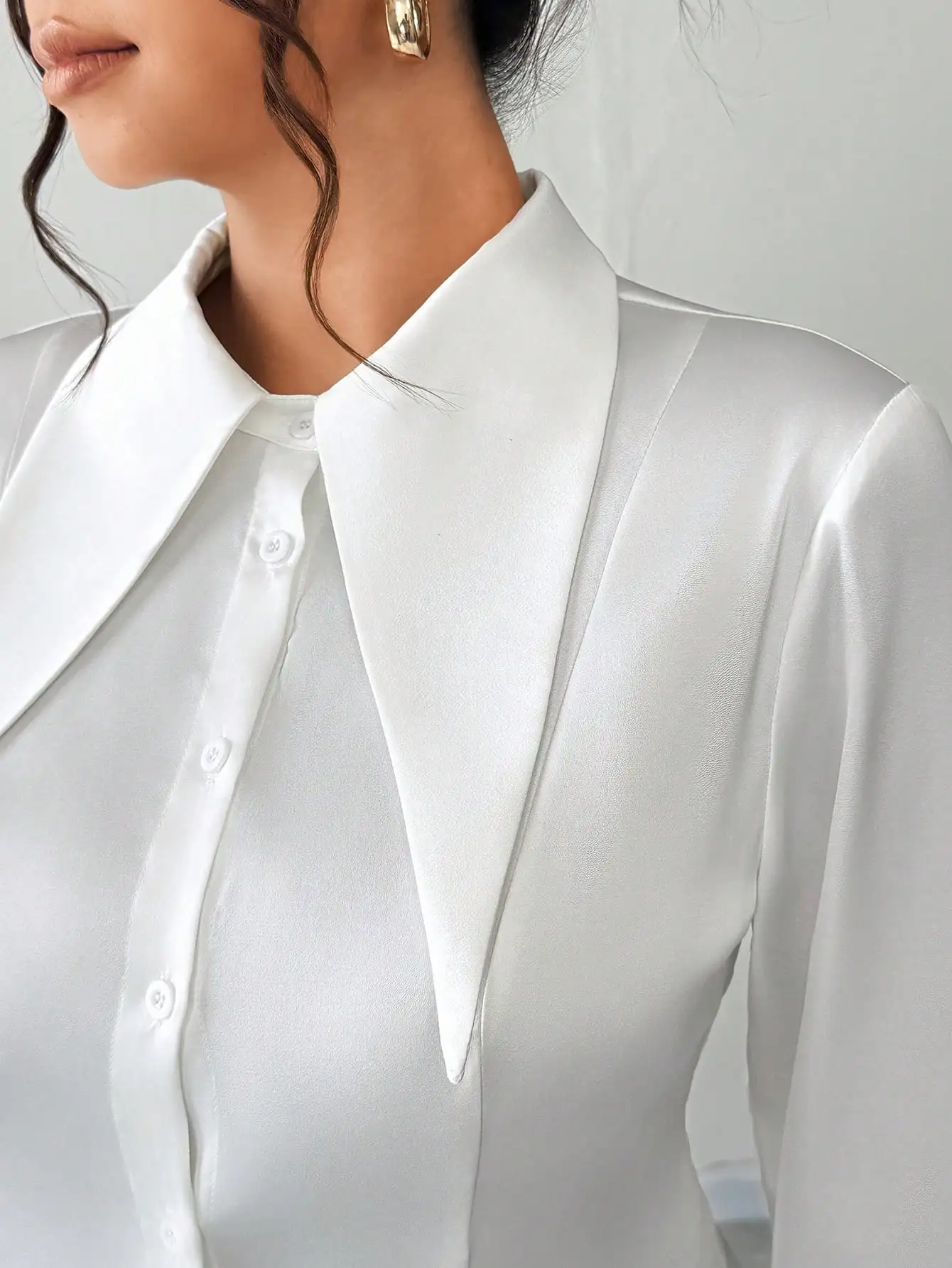 

Элегантная женская рубашка с воротником и длинными рукавами, с завышенной талией, белая