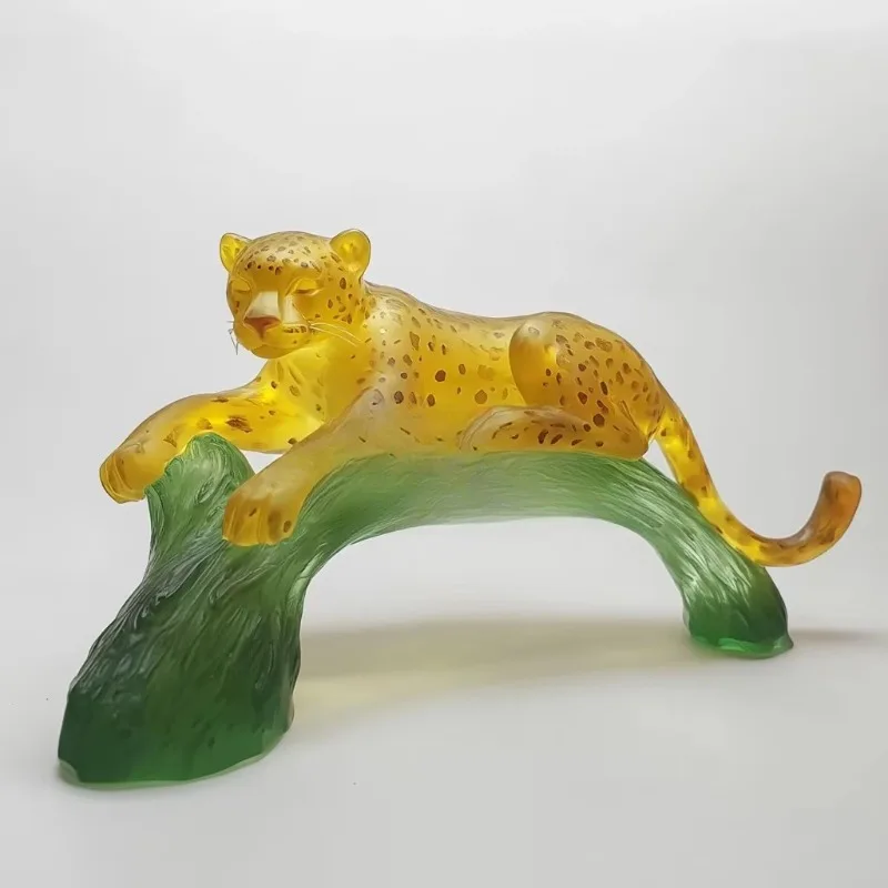 Gift box hand-carved, crystal leopard, home decoration accessories, other crystals with branches, handicrafts