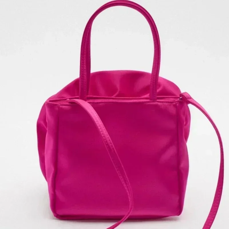 A-SE18-Bolso de mano plisado con flores para mujer, bolsa de mano de seda con diseño de marca, color rojo, para noche, novedad de verano 2023