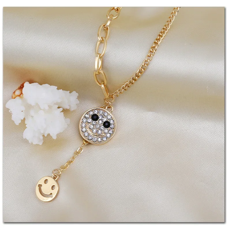 

A simple round plate smiley face titanium steel women's necklace, a brand-new versatile mixed chain accessory