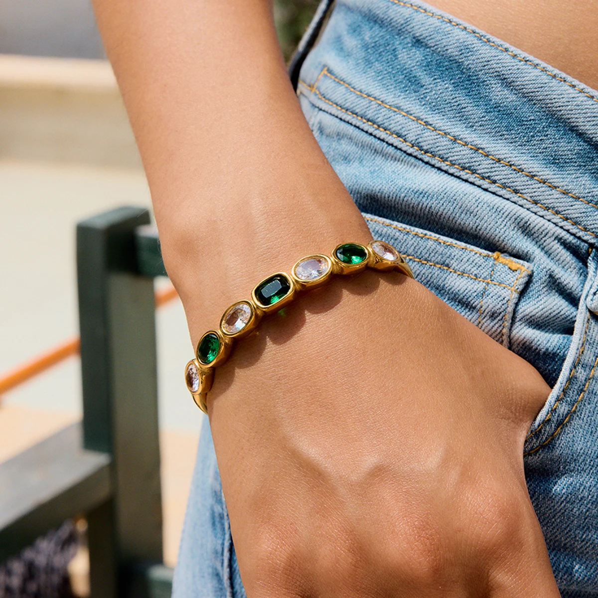 

AIKOER Luxury Classic 18K Gold Color Plated Stainless Steel White Green Zircon Bracelet Women's Accessories Party Gift