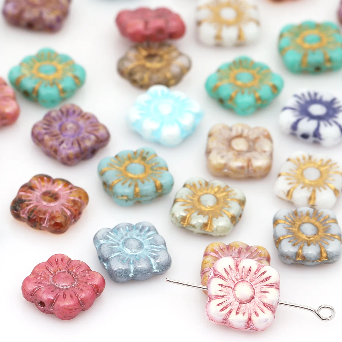 7pcs/14pcs Random Color Square Small Flower Shaped Glass Beads 1cm, Suitable for DIY Braiding, Earrings and Handmade Crafts