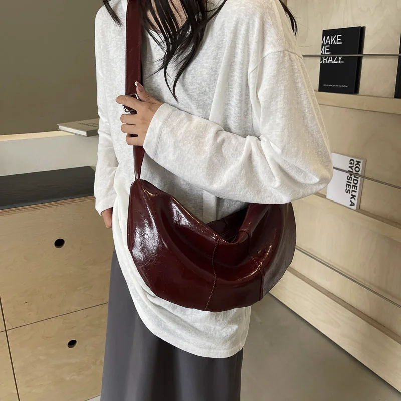 

Women Crescent Shoulder Bag Solid Color Dumpling Crossbody Bag Large Capacity Half Moon Everyday Purse Female Commute Bag