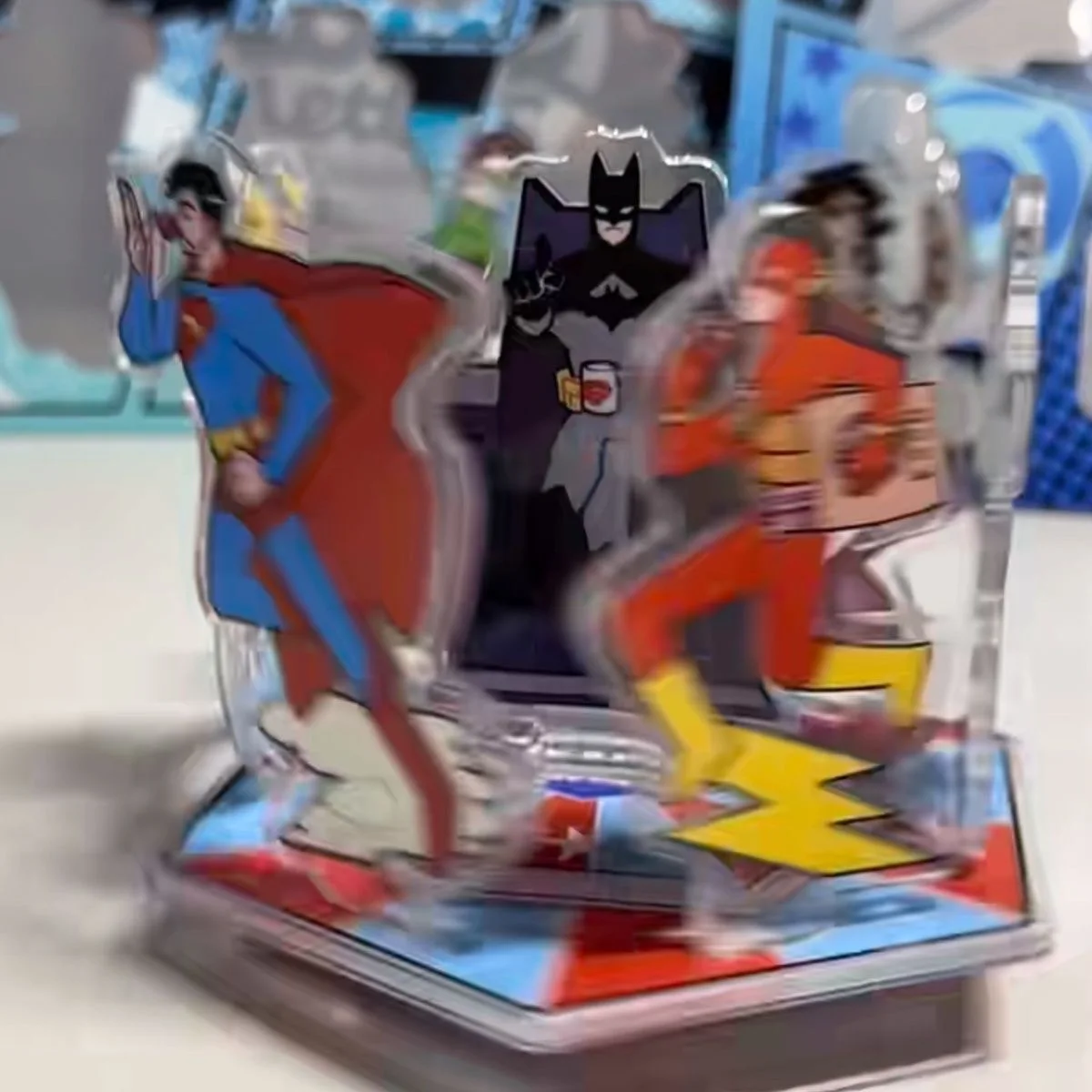 新しいアクリルヨーロッパとアメリカのコスプレ自家製アニメ回転プラークデスクトップ装飾品