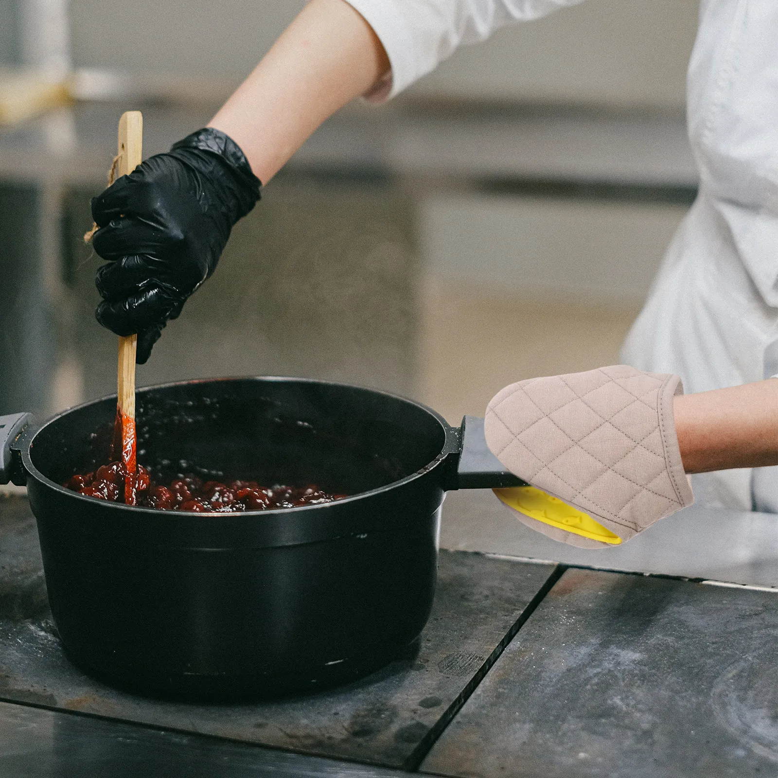 

2Pcs Silicone Heat Resistant Oven Mitts Non-Deformation Cooking Gloves Anti-Skid Kitchen Supply Hot Pot Oven Gloves