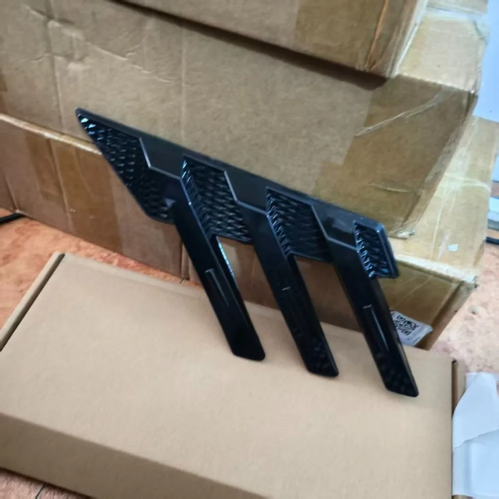 Universal Car Rear Window Side Wing Deflectors, Noise Reduction Triangular Louvered Spoiler, External Deflector for