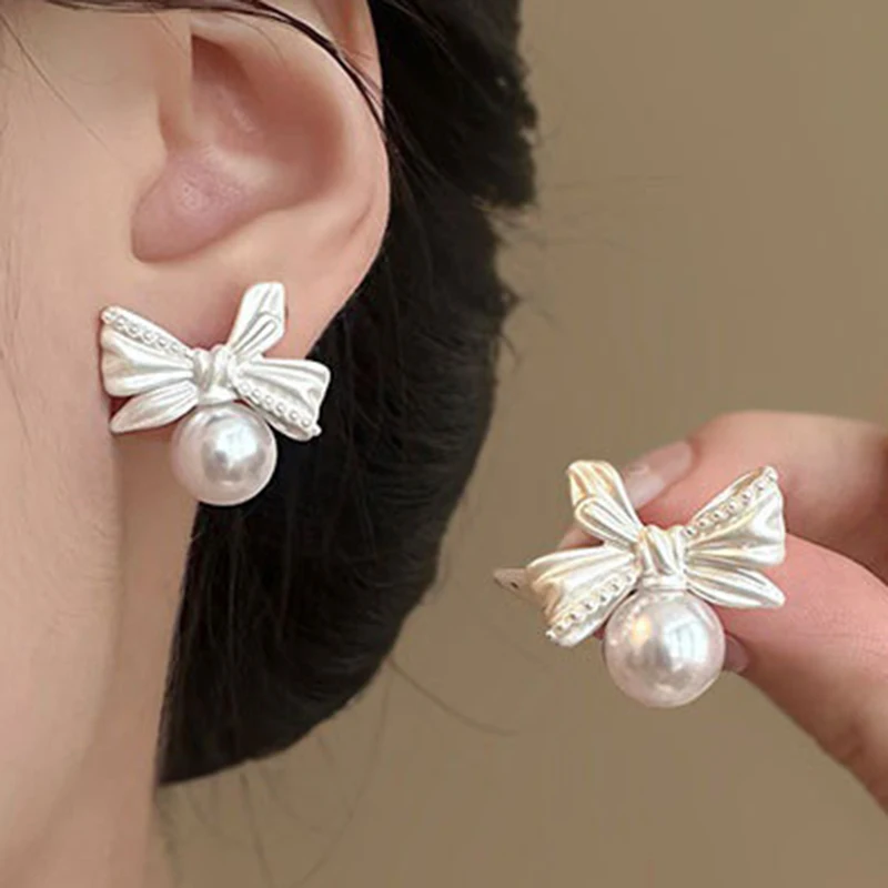 Vintage-Ohrstecker mit Perlenschleife für Damen, exquisite süße weiße Tropfenohrringe, vielseitig, elegant, französischer, vielseitiger Schmuck, Geschenke