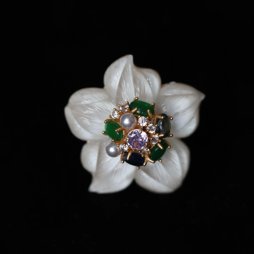 

European and American fashion niche brand flower brooch