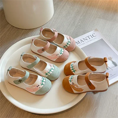 Girls embroidered cute cartoon rabbit round toe casual shoes, baby girls spring and autumn outdoor suede simple casual shoes