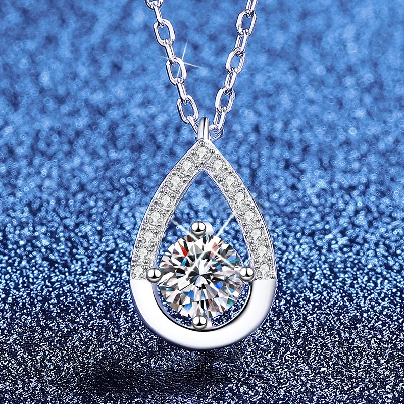 Platinum PT95018k Gold Necklace, Women's Light Luxury Water Droplet Shaped Pendant, Women's D Color, 50 Cent Moissanite Necklace