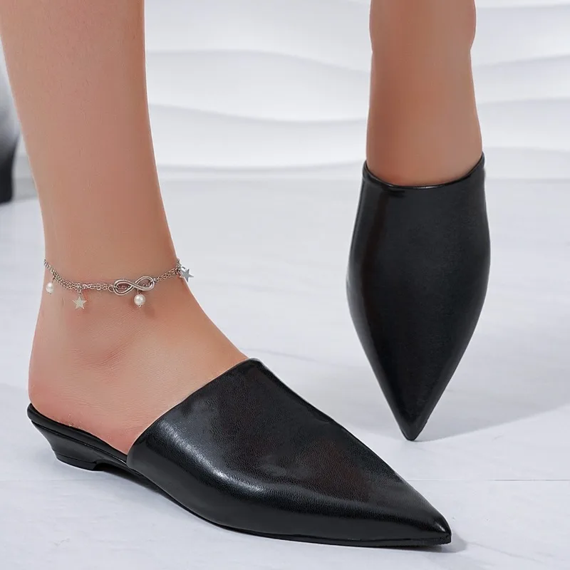 

French Comfortable Closed Toe Mule Slippers 2025Spring New Temperament Sandals Fashionable Outer Wear Pointed Leather Multicolor