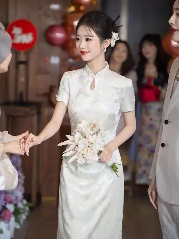 

Новое женское летнее дышащее длинное ципао в стиле ретро, белое, с коротким рукавом, в китайском стиле, для свадьбы