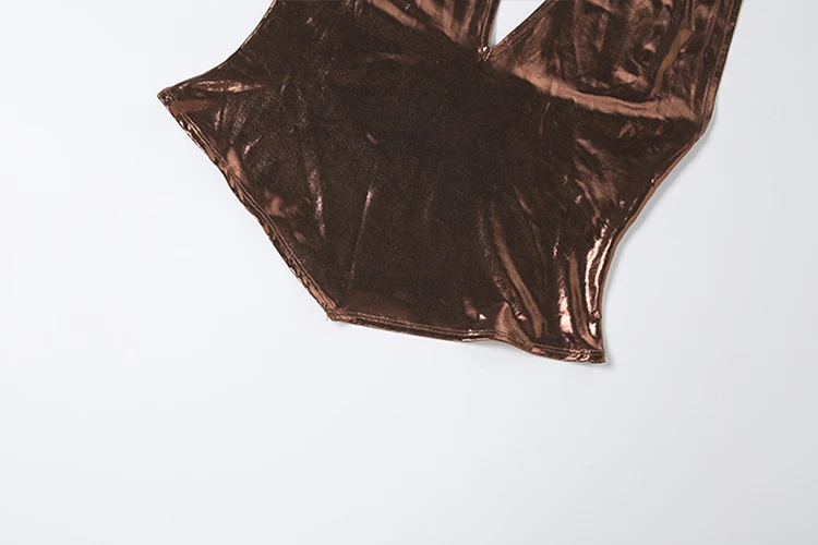 Weird Puss Sexy Glänzendes 2-teiliges Set für Damen, Neckholder, V-Ausschnitt, rückenfrei, ärmellos, unregelmäßiges Oberteil + Skinny Peach Hip Low-Waist Shorts Anzug – Detail 8