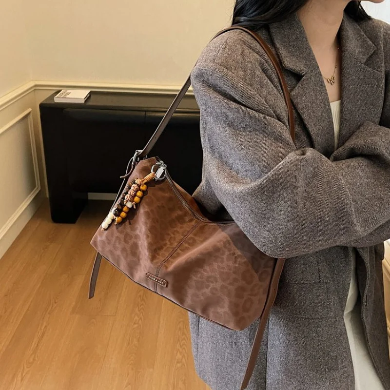 

First-Class Women's Shoulder Bag Made Of Goatskin Leather With Trendy Iceland Vintage Spacious Soft Daily Look