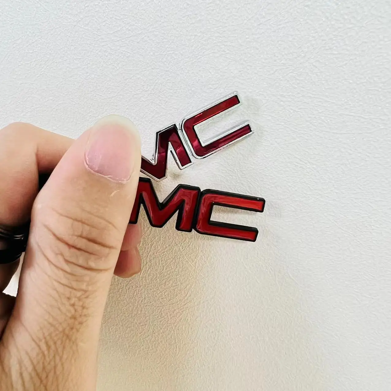 Car keyring Alloy Pendant Metal Red 3D Keychain Hollow style Key Tag Emblem Decorations Cool Gadgets For GMC Auto Accessories