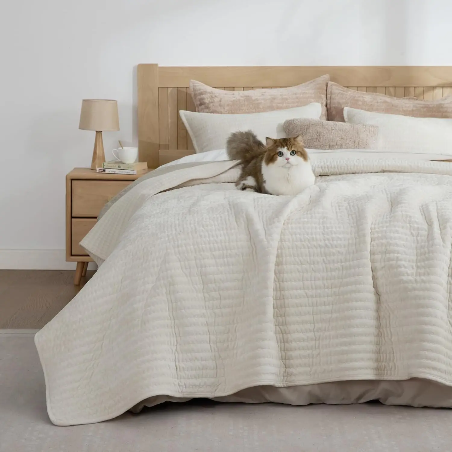 

Luxury Velvet Quilt Set King Size, All-Season Lightweight Bedspread with 2 Pillow Shams, Striped Channel Design, Ivory White