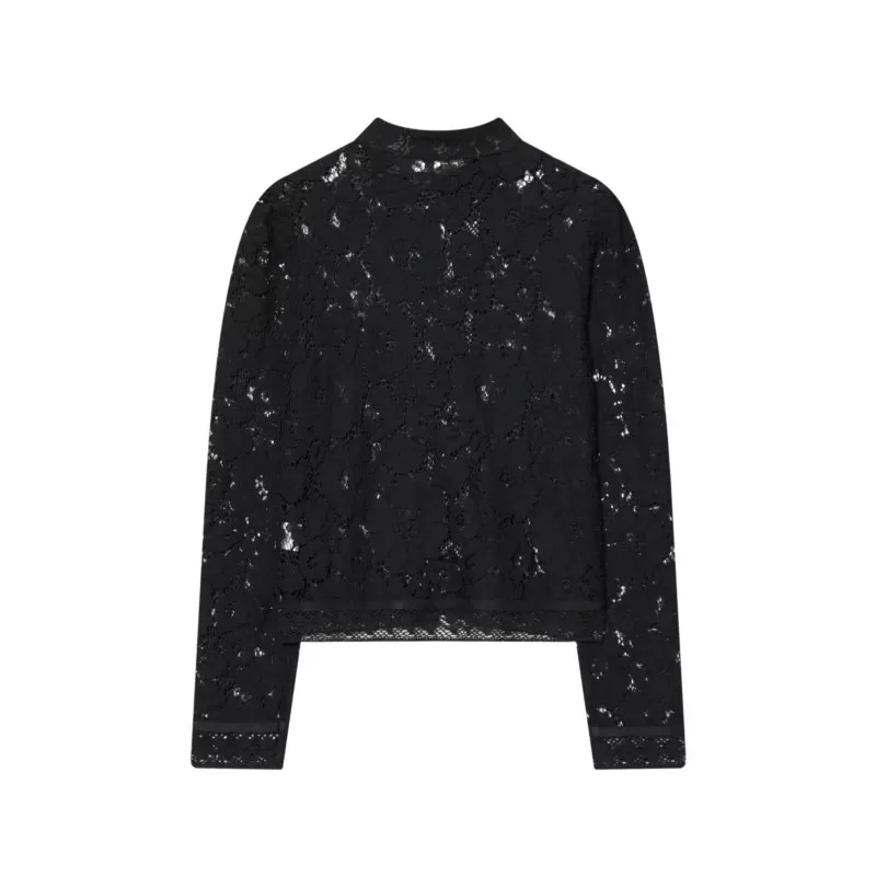 Damska koronkowa bluzka szydełkowa z stójką, długim rękawem, ażurowa, elegancka, podkreślająca talię, w stylu vintage.