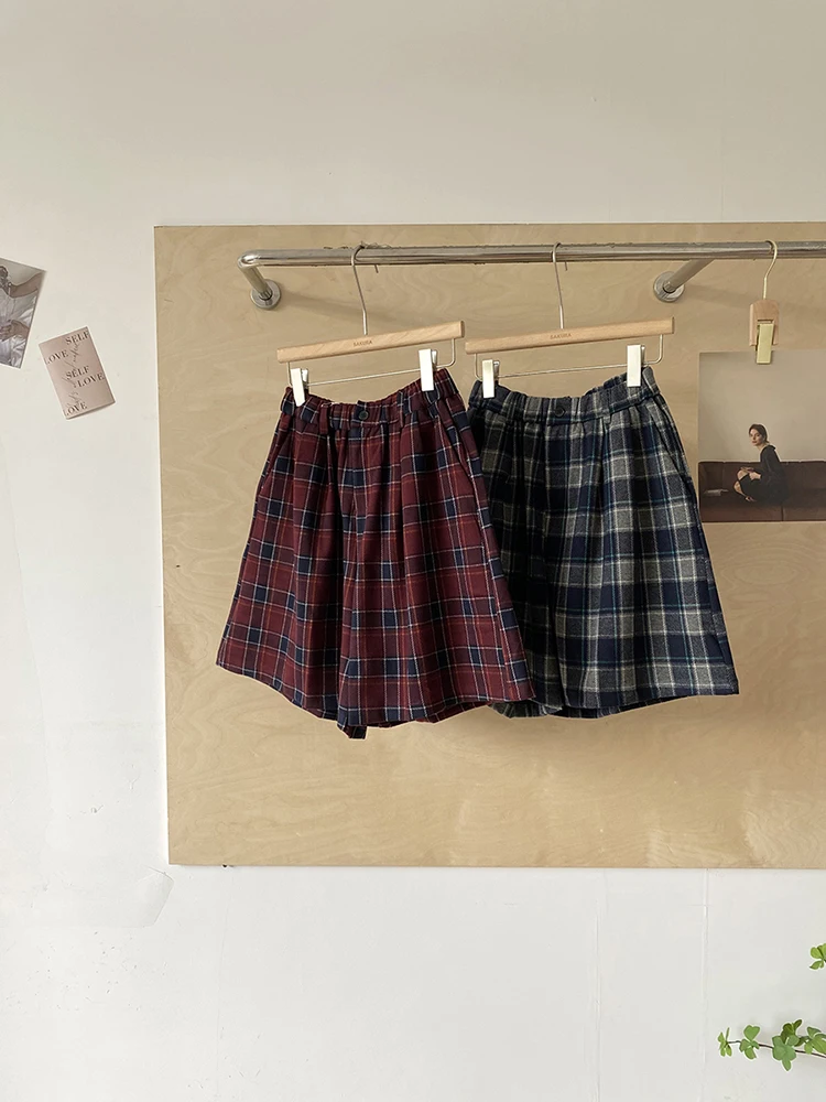 2025 autumn new lazy style woolen contrasting color straight leg casual pants retro high waisted wide leg checkered shorts
