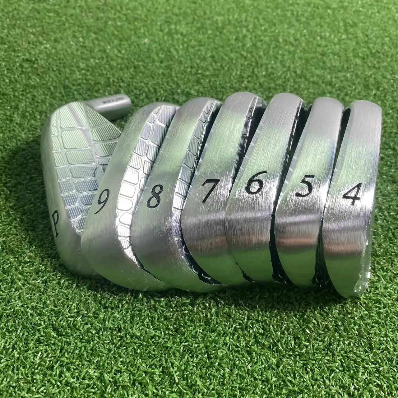 

Golf Clubs silver Zodia CAIMIAN Golf Irons 7pcs 4-9P R/S/SR Flex Steel/Graphite Shaft With Head Covers