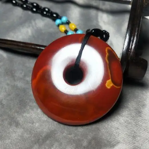 Natural Red Agate Buckle Pendants In Warring States Period Are Popular Pendants for Men and Women In Peace.