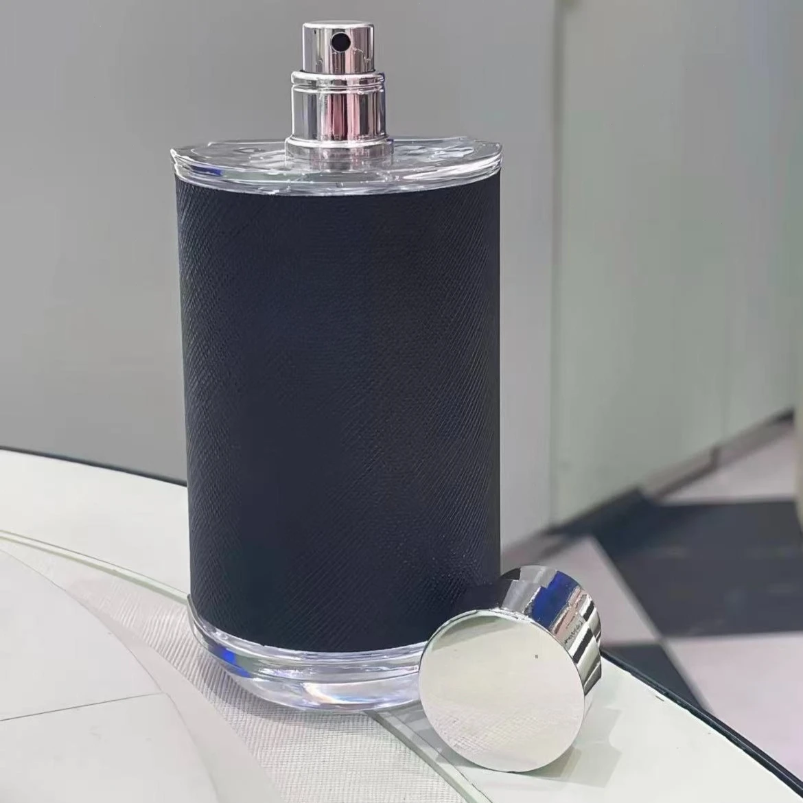 100ml luxury Brand Perfume with a rich woody oriental scent exquisite and elegant long-lasting a must-have for formal occasions