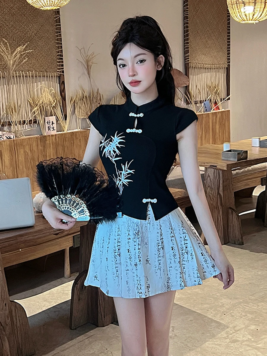

Elegant Retro Chinese Embroidery Print Pleated Skirt Two-Piece Set Fashionable Design Sense Short Sleeve T-Shirt Style Top