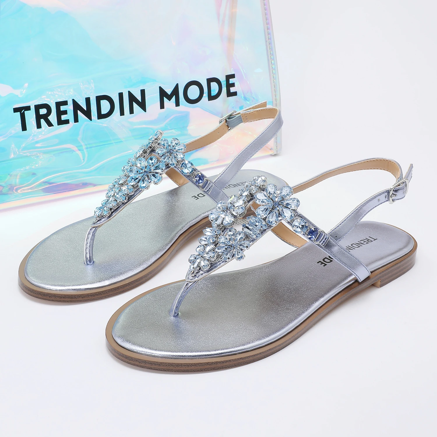 

Модные женские сандалии Trendin Mode со стразами, блестящие, с Т-образным ремешком, на плоской подошве, для пляжа и вечеринок, удобные летние туфли с ремешком на пятке