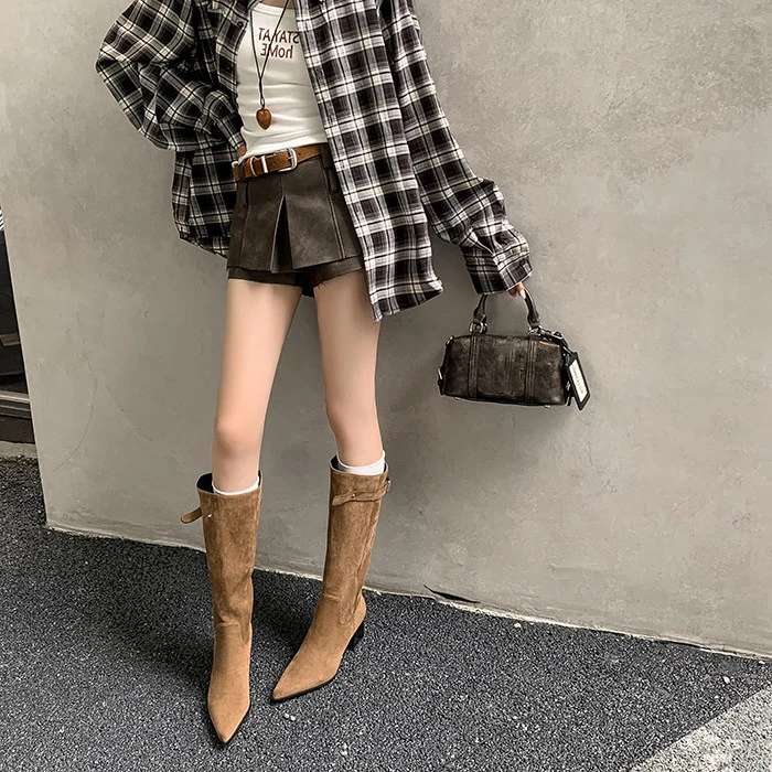 ZAROY Retro Ritterstiefel Winter Punk-Stiefel mit Gürtelschnalle und Reißverschluss hinten, Wildleder, hohe Stiefel, sexy, spitz zulaufend, klobiger Absatz, Reitstiefeletten – Detail 4