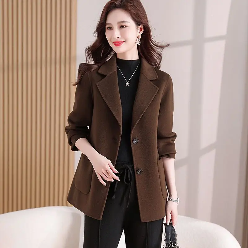 Ln Autumn And Winter, The New Woolen Coat Is Feminine, Long And Advanced, Slim And Two-button Fashion Loose Suit Woolen Coat.