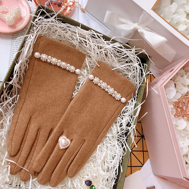 Women's Thicken Warm Velvet Lining Pearl Beaded Woolen Gloves Female Winter Performance Party Driving Glove R2093