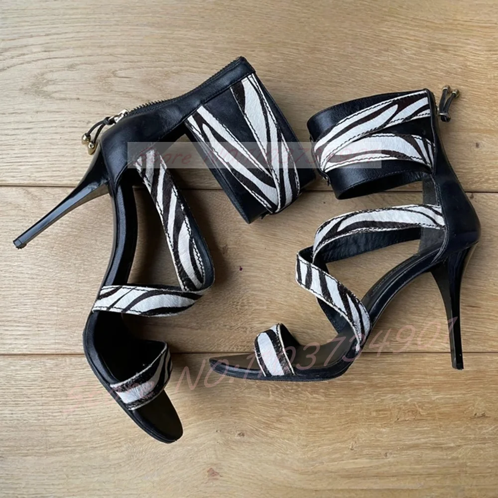 Street Fashion Rome - Zwarte en witte zebra-print sandalen met