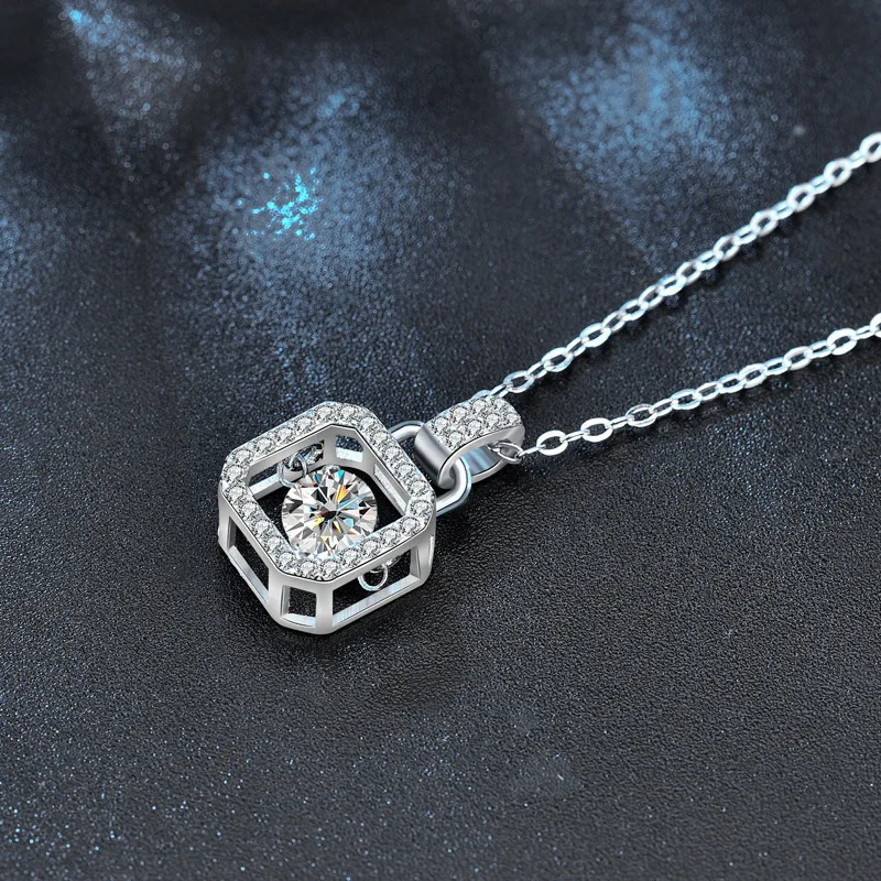 

PT950 Platinum Square Bag Moissanite Pave Pendant Necklace Women Light Luxury Niche Clavicle Chain Vibrant Lock Design Anniversa