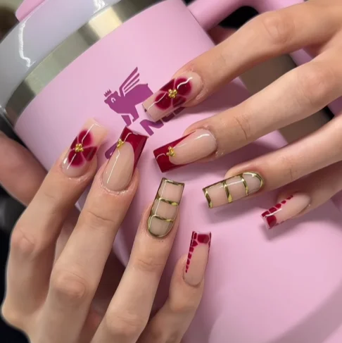 24 шт., вишнево-красные ретро-цветочные накладные ногти, длинные квадратные французские накладные ногти с бусинами икры, полное покрытие, акриловые накладные ногти, кончики