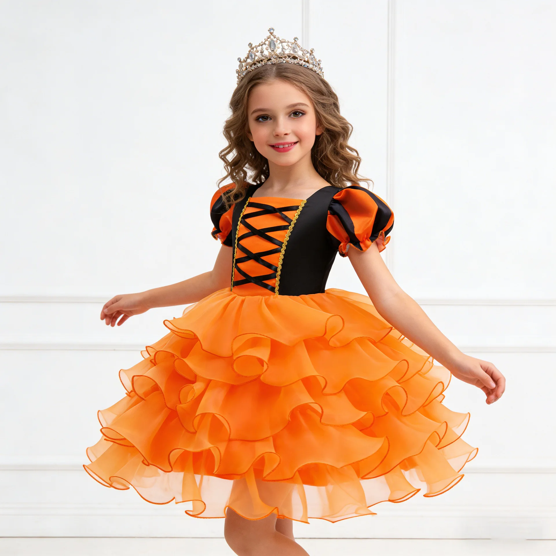 Halloween-Kostüm für Mädchen: Kleid mit Puffärmeln, Rüschen und mehreren Stoffschichten aus Tüll + Hexenhut + Süßigkeitenbeutel in Form einer Kürbis, Party-Outfit für Kinder, 3-teiliges Set. – Detail 7