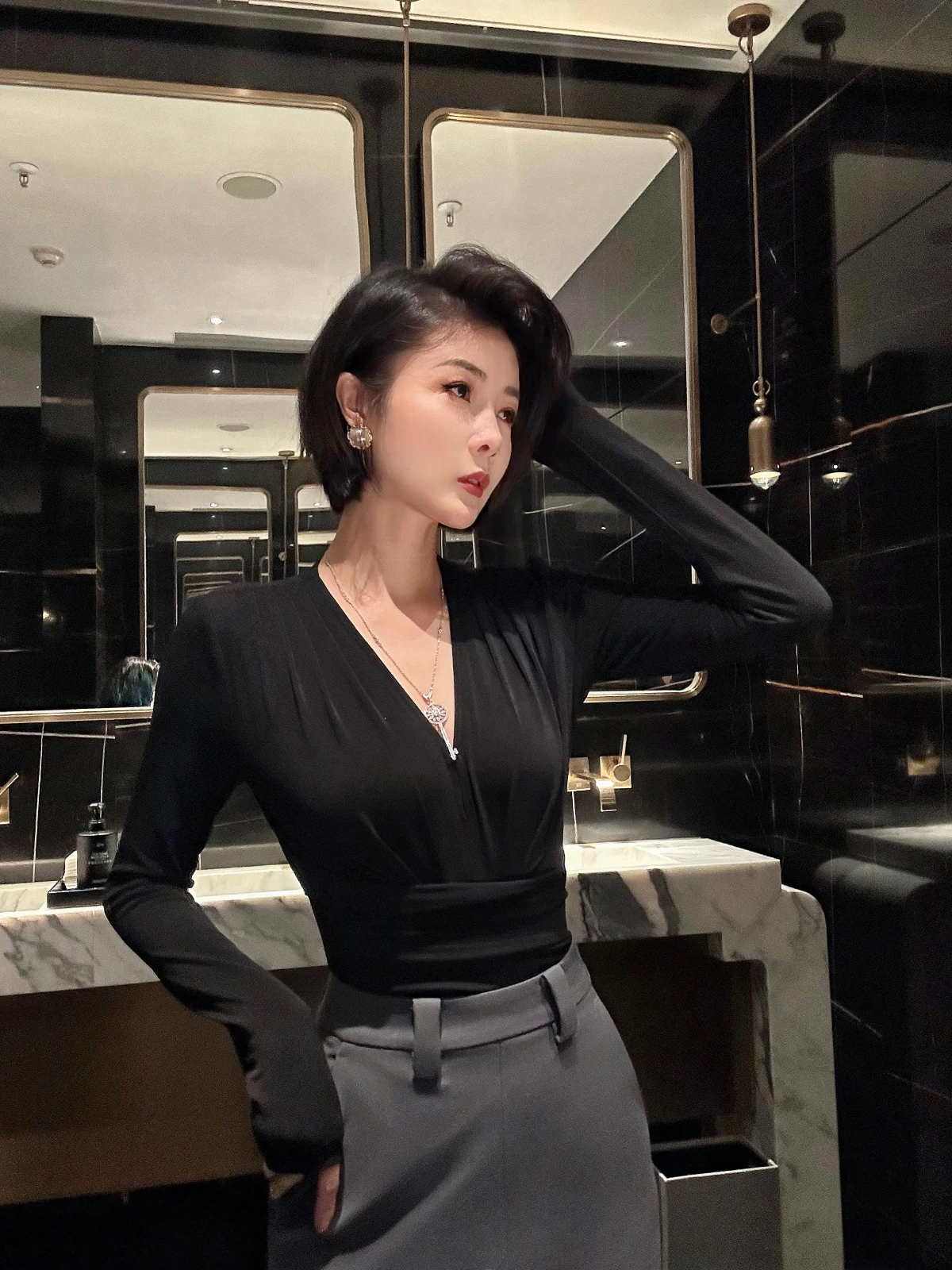 

Оригинальный осенний эластичный вязаный топ XULU с V-образным вырезом, плиссированный, облегающий, с длинными рукавами, цельный, женский, модный