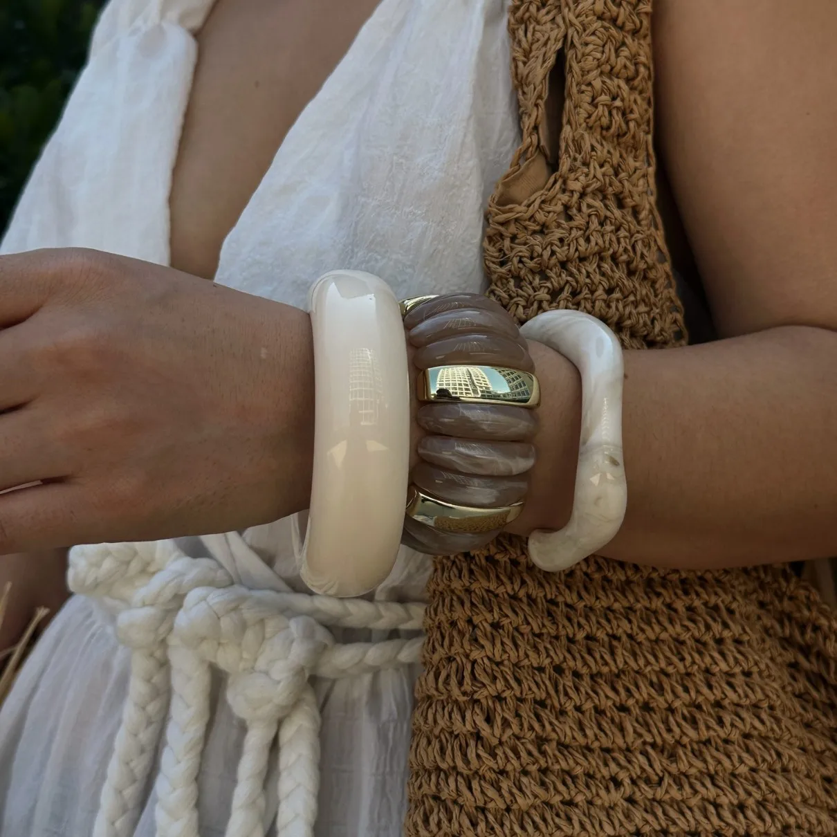 Boho Beige Irregular Acrylic Resin Smudging Bangles for Women on Hand Goth Geometric Metal Wide Cuff Bracelets Aesthetic Jewelry