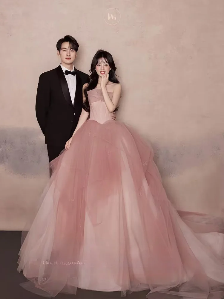 

2026 New Vintage Oil Painting Style Wedding Photoshoot Puffy Skirt Dress Couple Artistic Studio Photography Girls Sensation