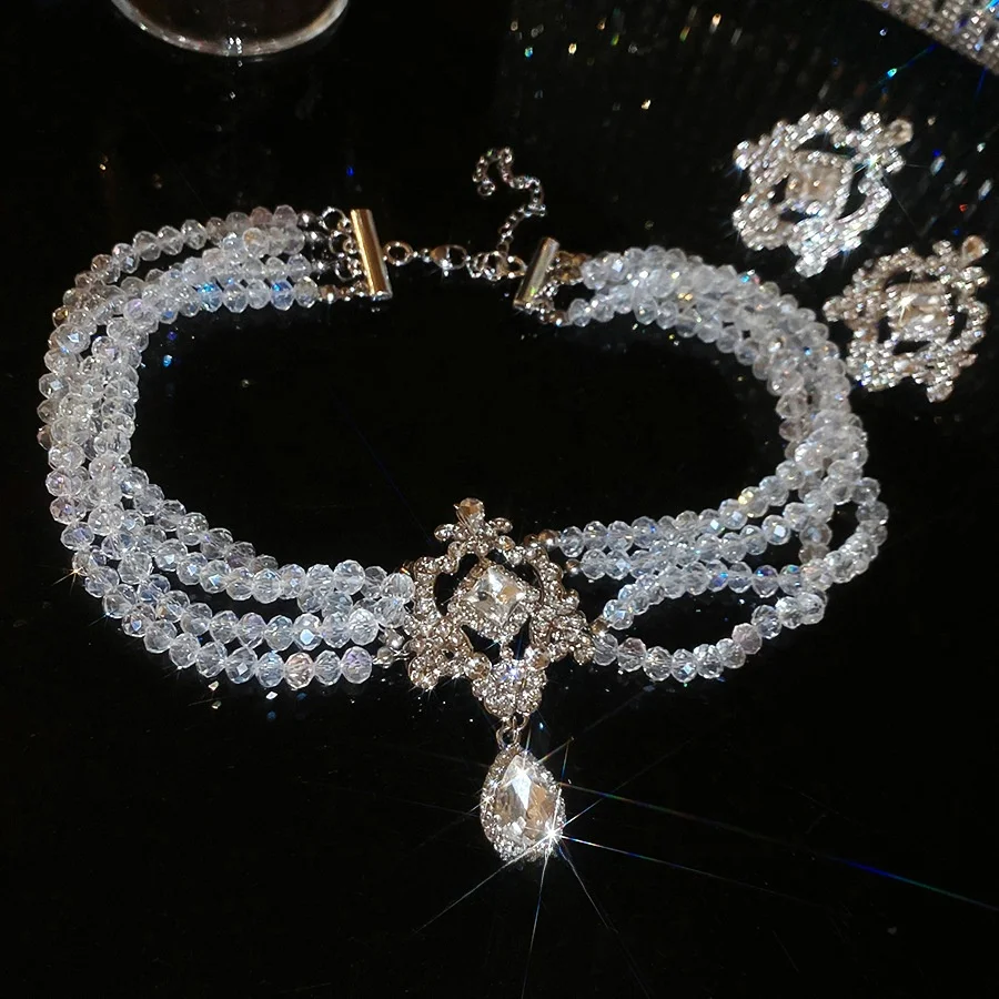 conjunto-de-brincos-e-colar-com-cristais-e-diamantes-embutidos-joias-femininas-com-estilo-luxuoso-e-exagerado