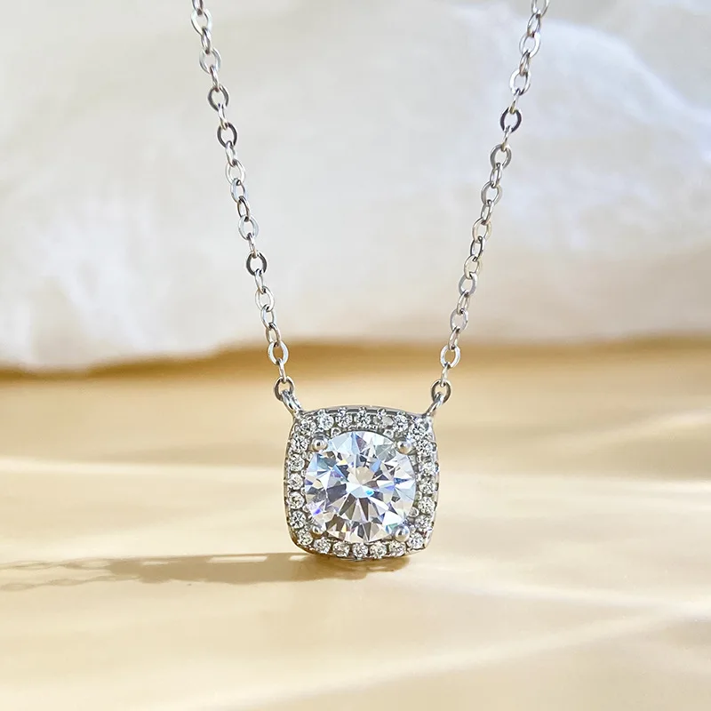 

Moissanite S925 silver necklace pendant sugar collarbone chain, fashionable and high-end