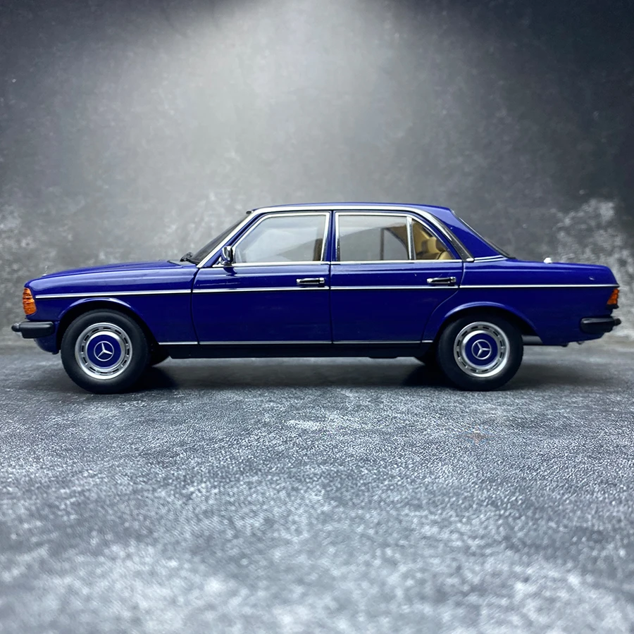 NOREV 1:18 1982 For Benz 200 alloy classic car model Car model collection gift static decoration